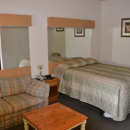 Calabogie Motor Inn Экстерьер фото