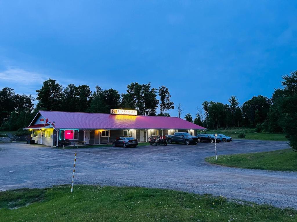 Calabogie Motor Inn Экстерьер фото