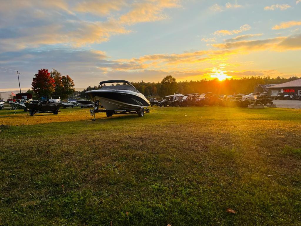 Calabogie Motor Inn Экстерьер фото