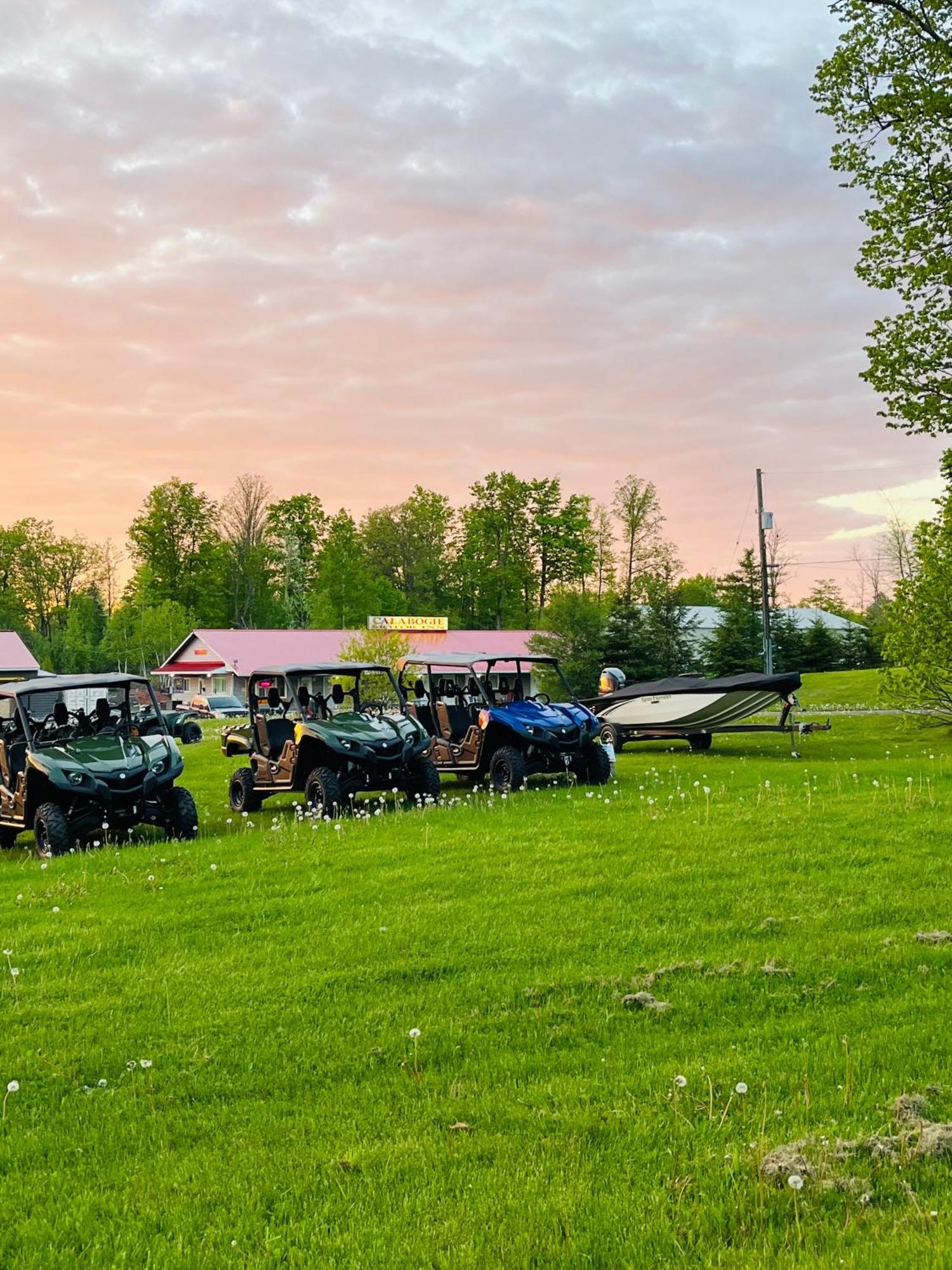 Calabogie Motor Inn Экстерьер фото