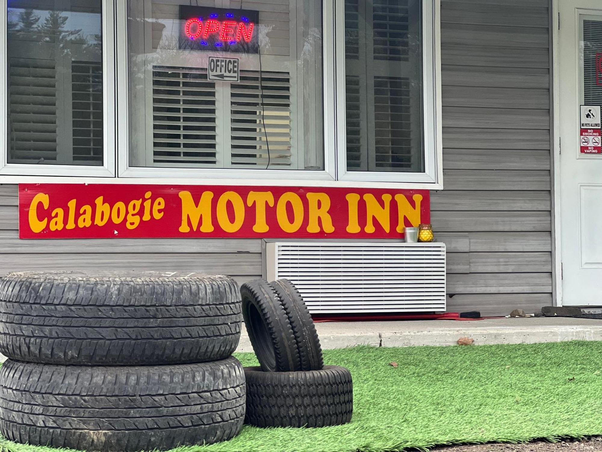 Calabogie Motor Inn Экстерьер фото