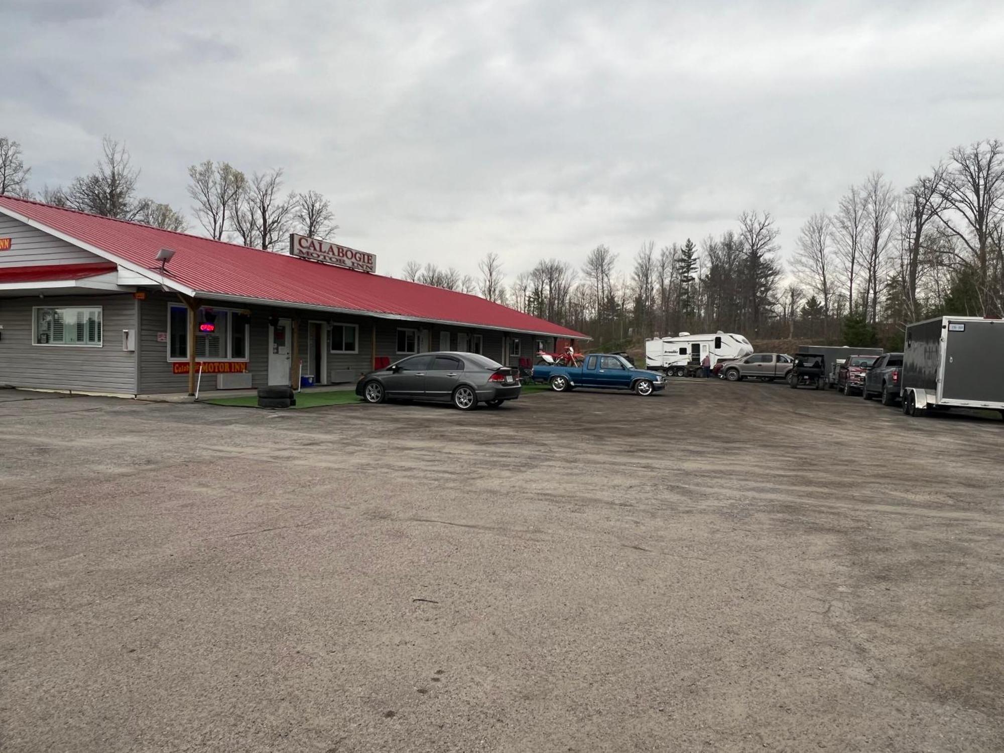 Calabogie Motor Inn Экстерьер фото